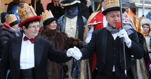 Królów i cały orszak do pokłonu przed Dzieciątkiem wodzireje poprowadzili w takt poloneza