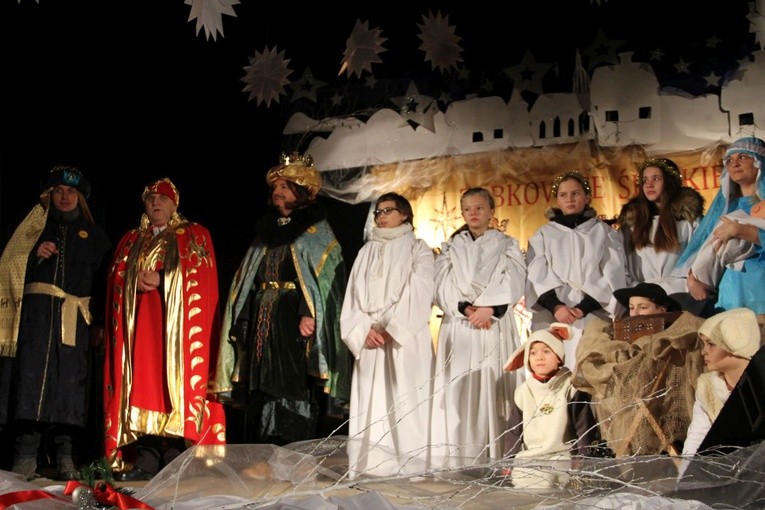Na scenie pojawiła się Święta Rodzina wraz z aniołami i mędrcami składającymi hołd