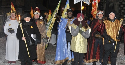 Zebrani podążali za gwiazdą betlejemską i trzema mędrcami