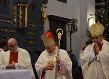 Najpierw na Eucharystii, a potem na opłatku spotkali się wolontariusze ŚDM z łowickimi biskupami i koordynatorami