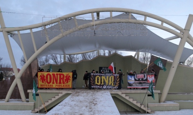 Czy rząd bagatelizuje rasizm? 