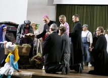 W jasełkach uczestniczyli też bp Piotr Turzyński, moderatorzy diecezjalni i para diecezjalna