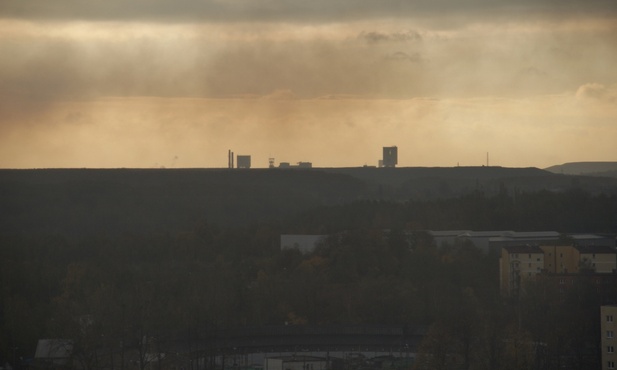 Smog: zamknięte szkoły w Rybniku