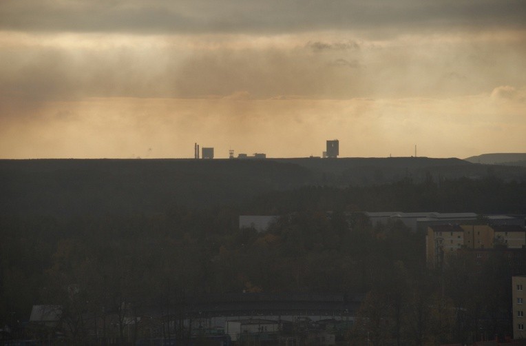 Smog: zamknięte szkoły w Rybniku