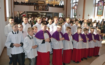 	Siłą w takiej niewielkiej i młodej parafii są ministranci i lektorzy. 