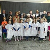 ◄	Duchowni zielonogórskich Kościołów chrześcijańskich z uczniami szkoły „Salomon”.
