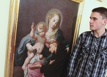 Obraz przedstawiający św. Antoniego wygląda, jakby dopiero co został namalowany.