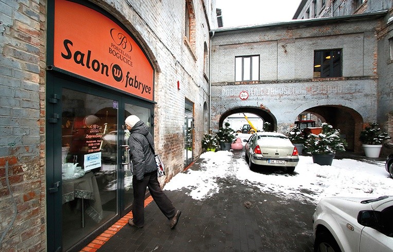 Jeden ze sklepów działających na terenie Fabryki Porcelany.