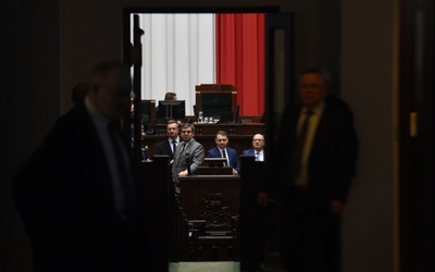 Blokada Sejmu: Czy posłowie PO łamią kodeks karny?