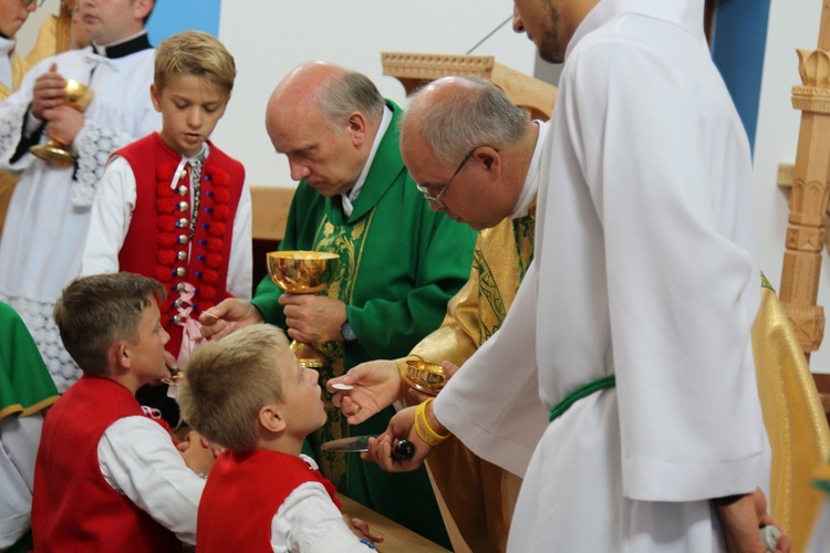 Goście ŚDM z bp. Wiesławem Krótkim na Trzycatku