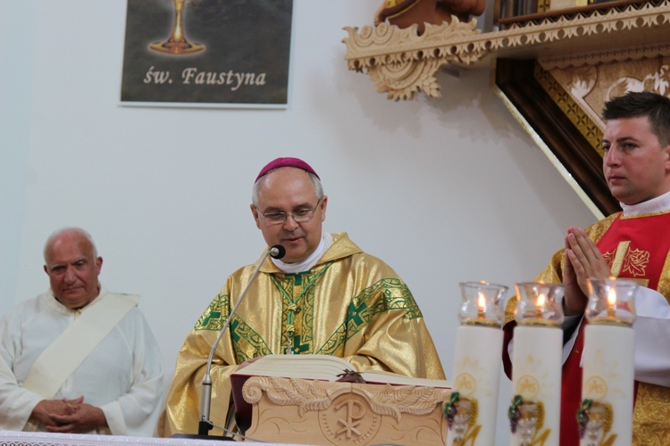 Goście ŚDM z bp. Wiesławem Krótkim na Trzycatku