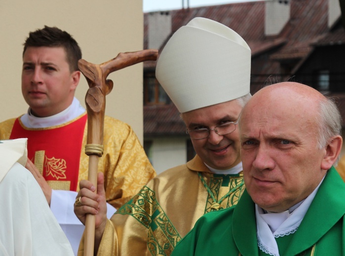 Goście ŚDM z bp. Wiesławem Krótkim na Trzycatku