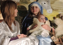 Ola Bednarz - w roli Maryi - z Jezusem czyli Wojtusiem Kiszą i jego mamą Sylwią