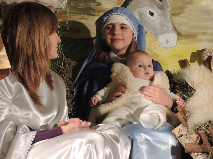 Ola Bednarz - w roli Maryi - z Jezusem czyli Wojtusiem Kiszą i jego mamą Sylwią