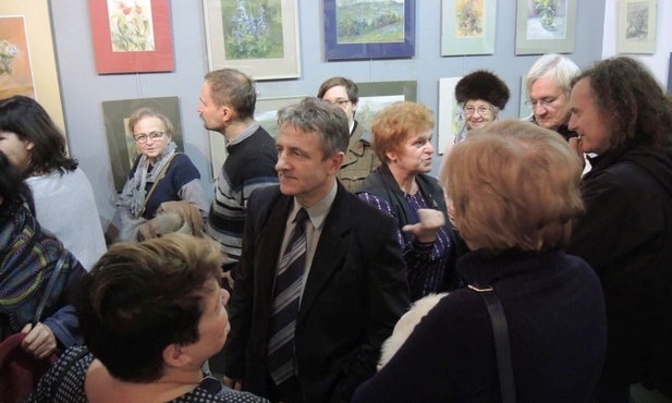 Rzesza przyjaciół towarzyszyła otwarciu wystawy artystycznej rodziny Sobierajów