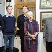 Seniorzy artystycznej rodziny - Urszula Miącz-Sobieraj i Wacław Sobeiraj z synem Bartłomiejem i wnukami - Małgosią i Piotrem