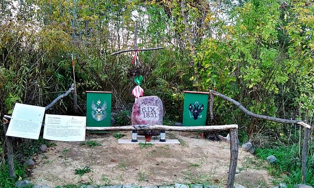 Symboliczny grób żołnierzy polskich i rosyjskich