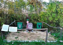 Symboliczny grób żołnierzy polskich i rosyjskich