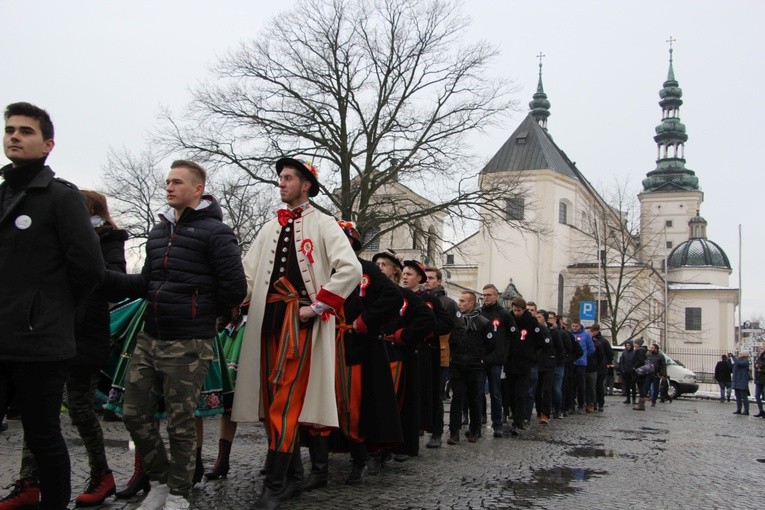 Polonez maturzystów w Łowiczu