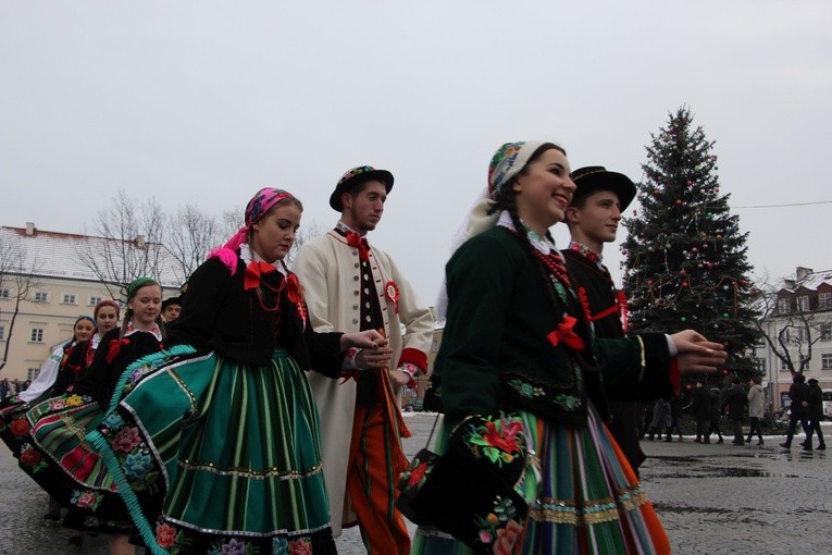 Polonez maturzystów w Łowiczu
