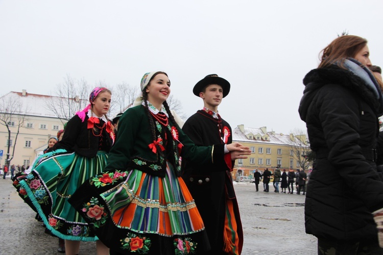 Polonez maturzystów w Łowiczu