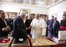 Palestyński przywódca przekazał papieżowi starożytną ikonę z obliczem Jezusa