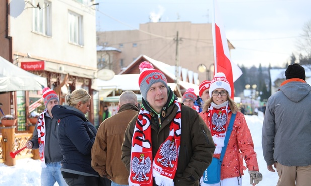 Na ulicach Wisły i pod skocznią sa już tłumy kibiców..