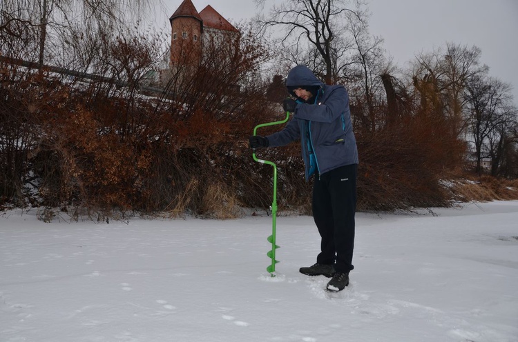 Wędkowanie pod lodem 