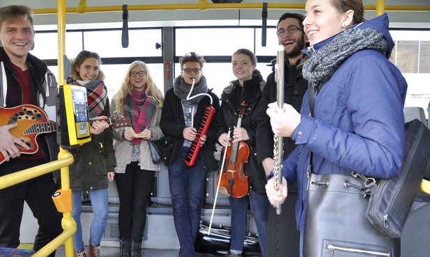 Ruda Śl.: Kolędowali w autobusie