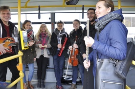 Ruda Śl.: Kolędowali w autobusie