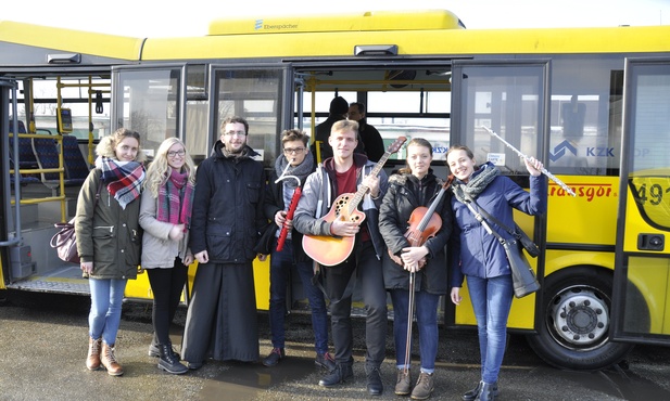 Ruda Śl.: Kolędowali w autobusie