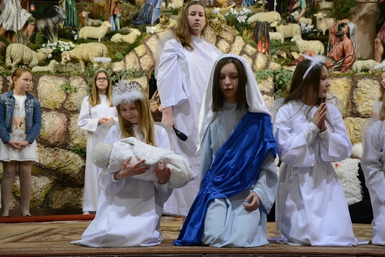 Dzieci kolędujące w Borkach Wielkich