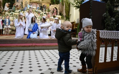 Dzieci kolędujące w Borkach Wielkich