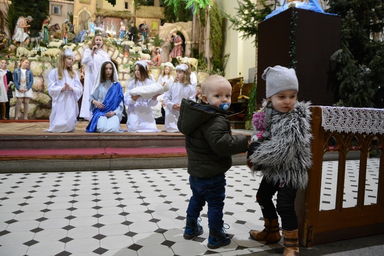 Dzieci kolędujące w Borkach Wielkich