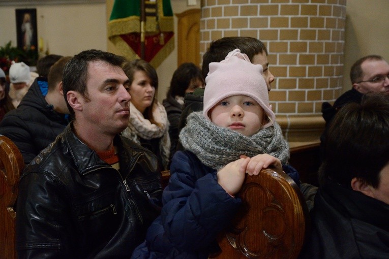 Dzieci kolędujące w Borkach Wielkich