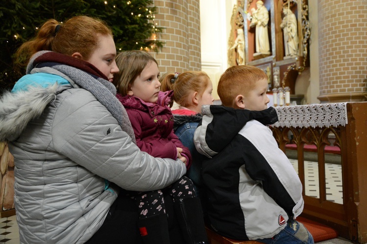 Dzieci kolędujące w Borkach Wielkich