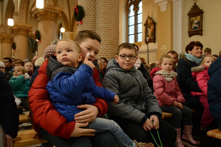 Dzieci kolędujące w Borkach Wielkich