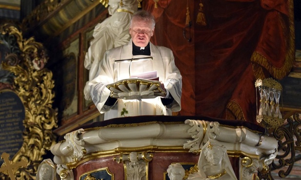 Ks. Bogdan Ferdek wygłosił homilię z tradycyjnej ambony