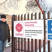 ▲	Ksiądz Robert Kowalski apeluje, by nie być obojętnym na los potrzebujących.