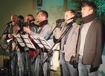 Rzeszowska formacja Klang zaprezentowała szantowe kolędy.