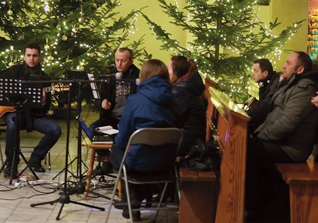 ▲	Podczas styczniowego nabożeństwa modlono się o pokój.