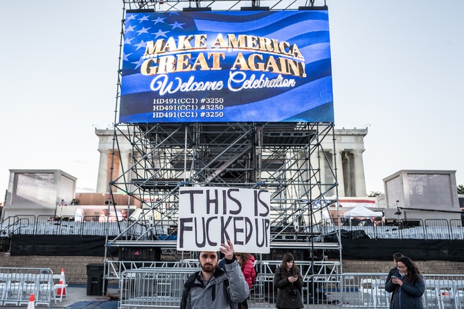 Ameryka wstrzymała oddech. Dzień przed zaprzysiężeniem Trumpa