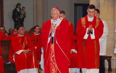 Abp Jędraszewski metropolitą łódzkim formalnie pozostanie do następnej soboty