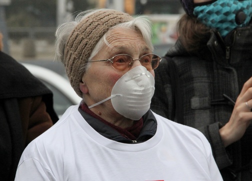 Zofia Zinseling jest oburzona tym, że władze tak długo milczały na temat smogu w stolicy