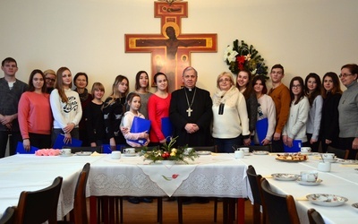 Biskup przyjął młodzież Polonii ze Wschodu
