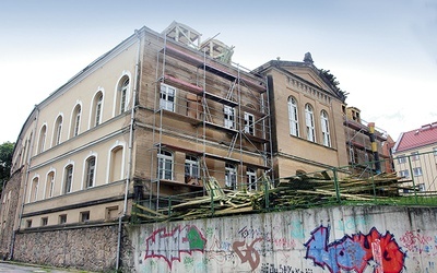 Bez tego budynku trudno będzie o rozwój katolickiego szkolnictwa w Jeleniej Górze.