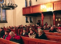 Uczestnicy nabożeństwa w kościele ewangelickim w Kędzierzynie-Koźlu.