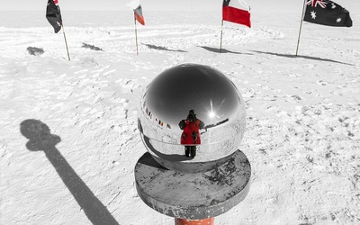 Pierwsza Polka dotarła na biegun południowy po samotnym marszu