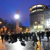 Protest kilkudziesięciu studentów przeciw rządowi i min. Gowinowi