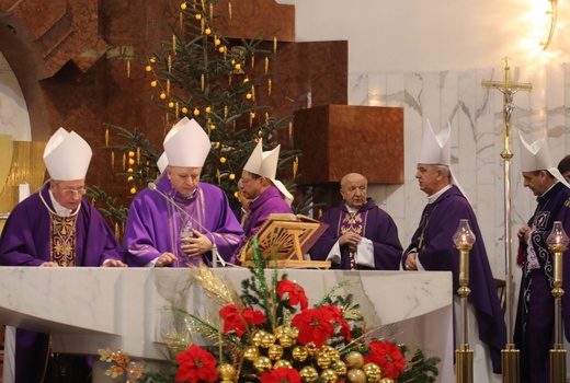 Pogrzeb śp. Rozalii Pindel, mamy bp. Romana Pindla